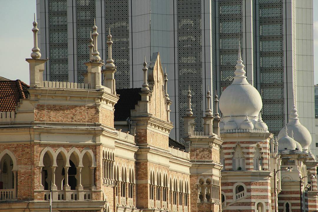 艳阳下的清真寺，隐匿街头的印度神庙，拔地而起的双子塔，这里是风情万种的吉隆坡！